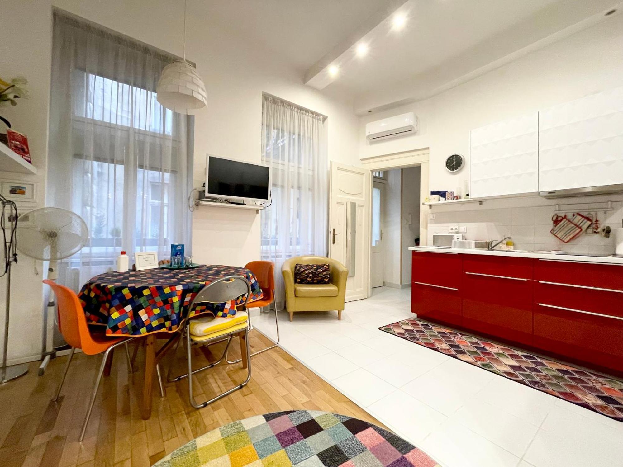 Rainbow Pearl Apartment At St Stephen' S Basilica Budapeste Exterior foto