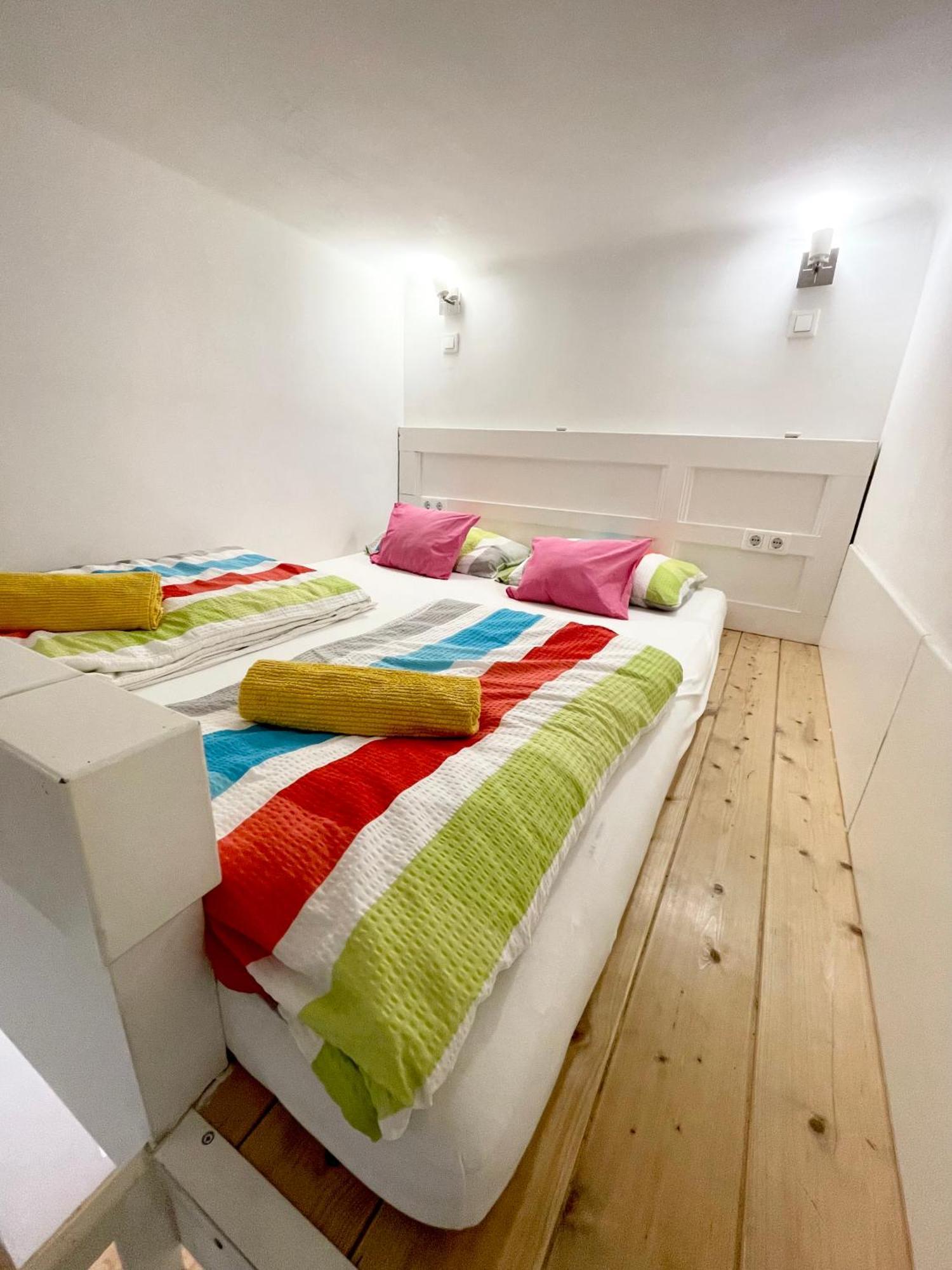 Rainbow Pearl Apartment At St Stephen' S Basilica Budapeste Exterior foto