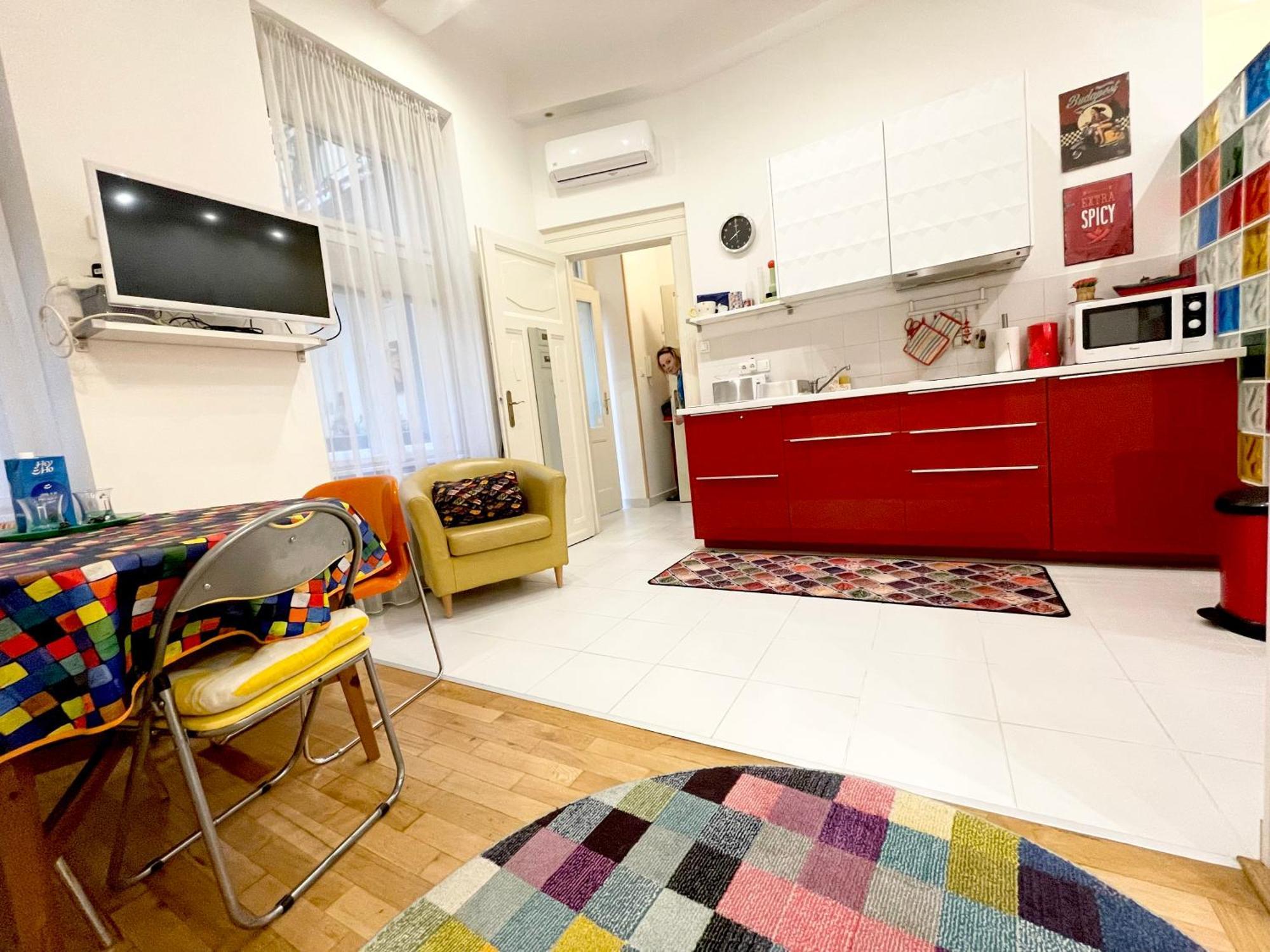 Rainbow Pearl Apartment At St Stephen' S Basilica Budapeste Exterior foto