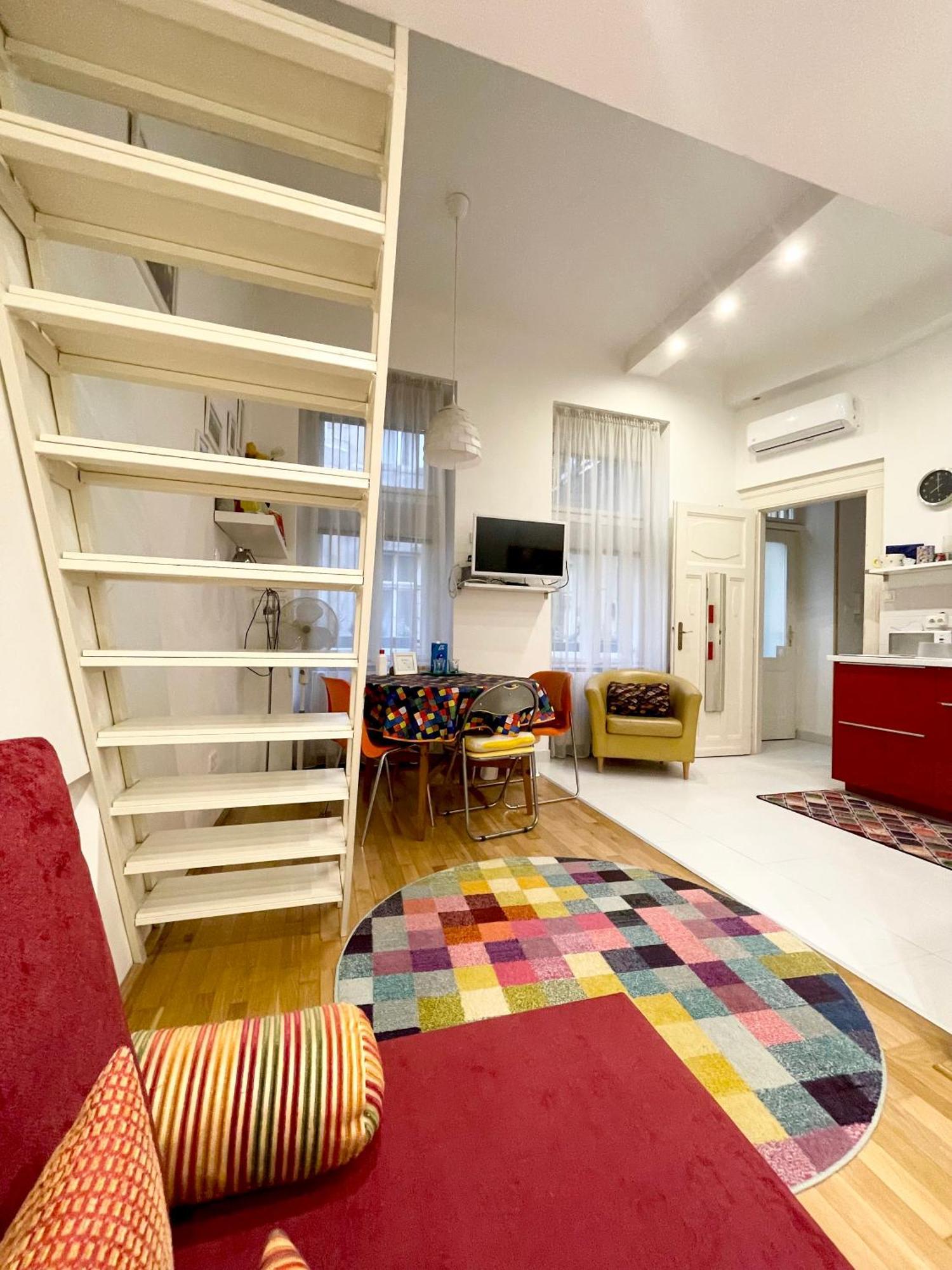Rainbow Pearl Apartment At St Stephen' S Basilica Budapeste Exterior foto