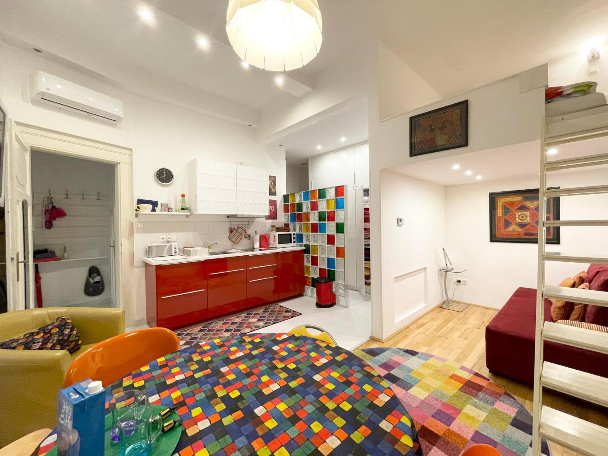 Rainbow Pearl Apartment At St Stephen' S Basilica Budapeste Exterior foto