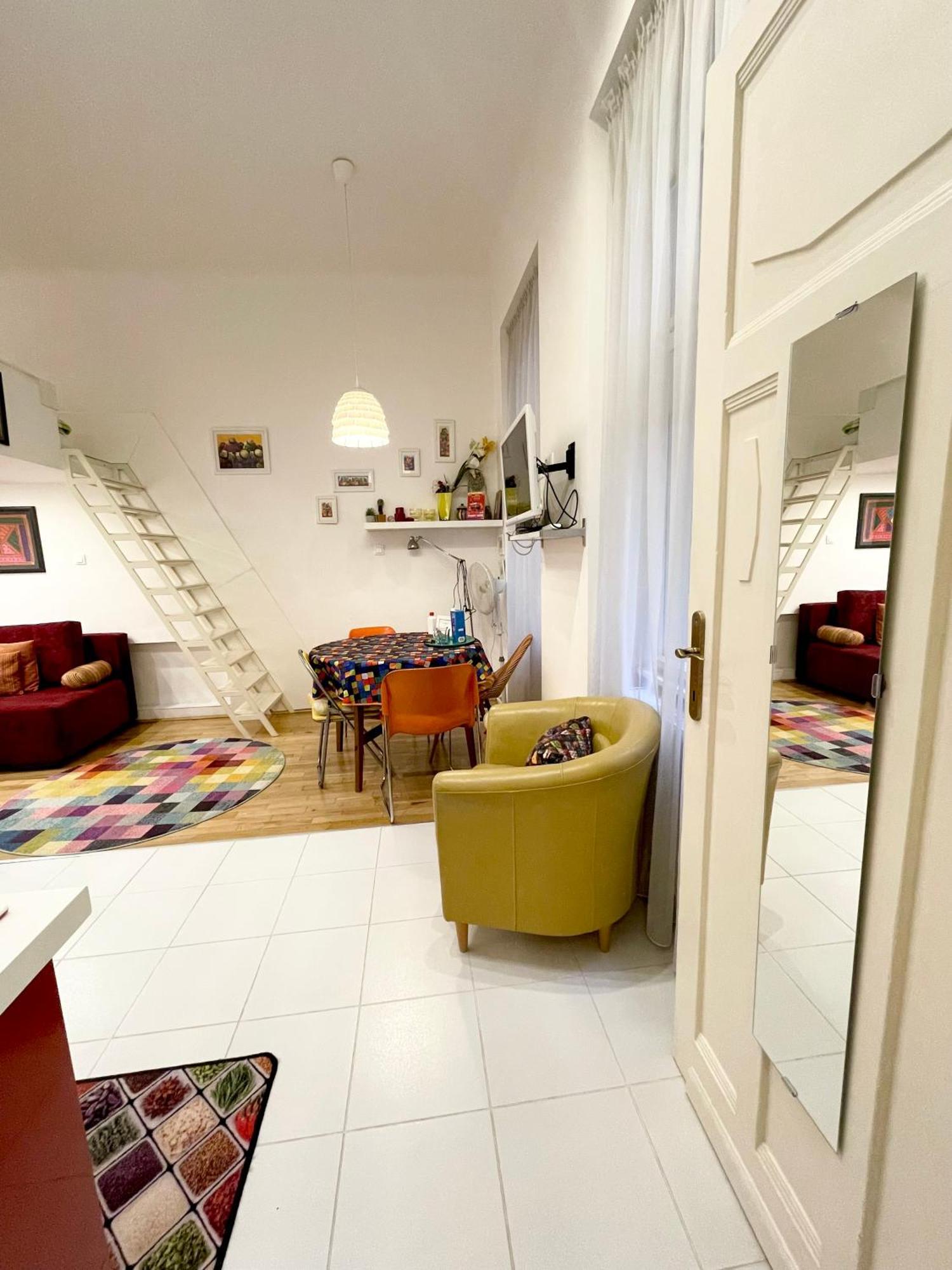 Rainbow Pearl Apartment At St Stephen' S Basilica Budapeste Exterior foto