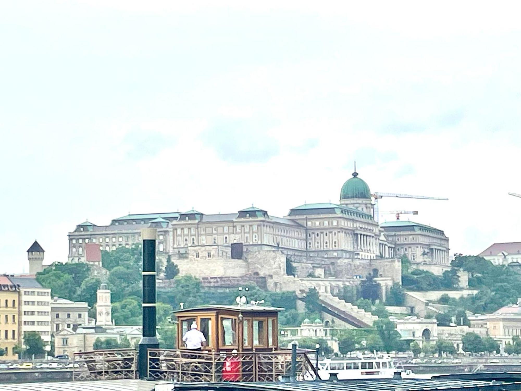 Rainbow Pearl Apartment At St Stephen' S Basilica Budapeste Exterior foto
