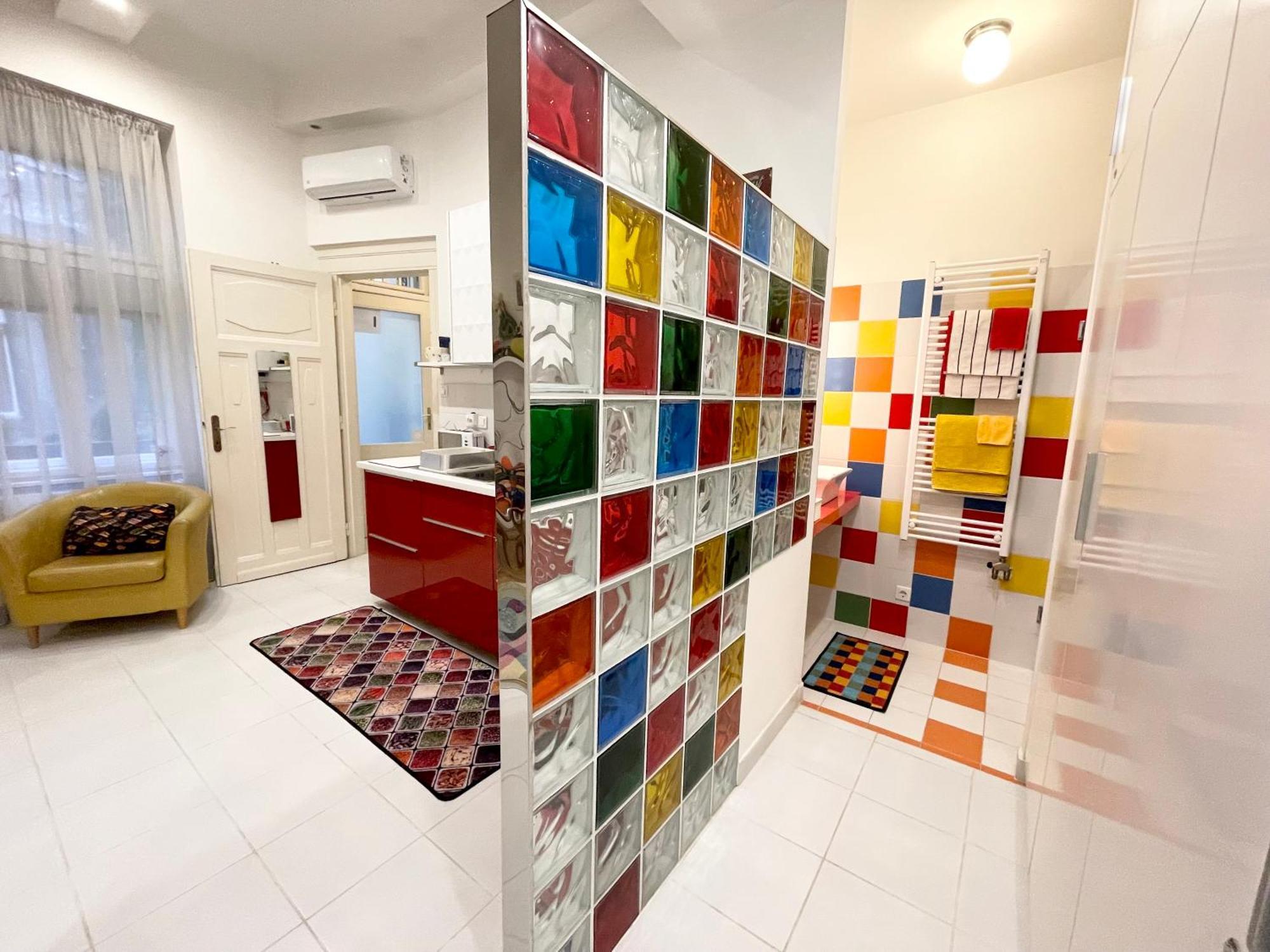 Rainbow Pearl Apartment At St Stephen' S Basilica Budapeste Exterior foto