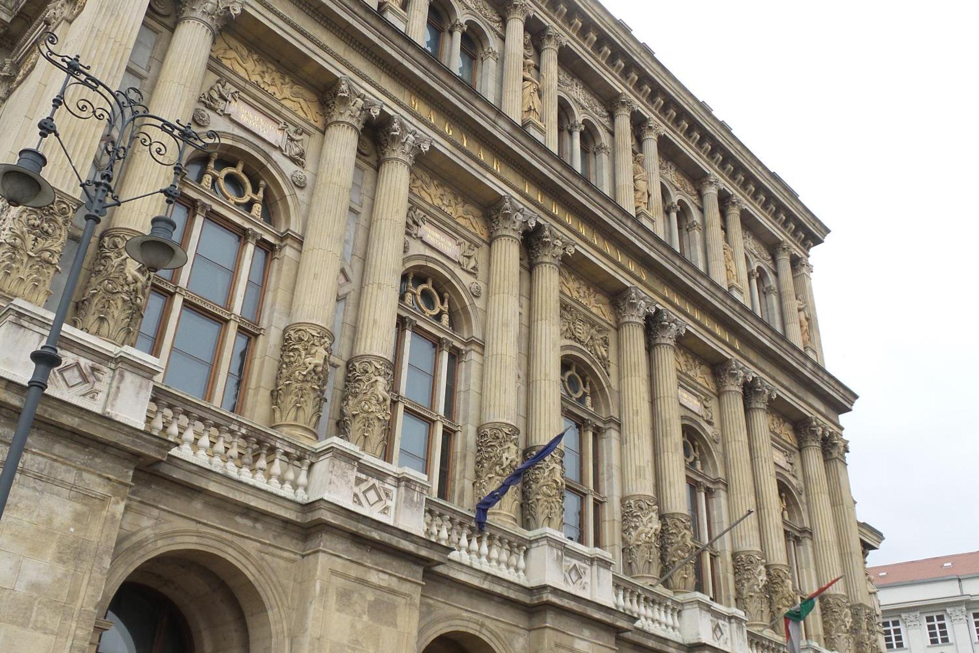 Rainbow Pearl Apartment At St Stephen' S Basilica Budapeste Exterior foto